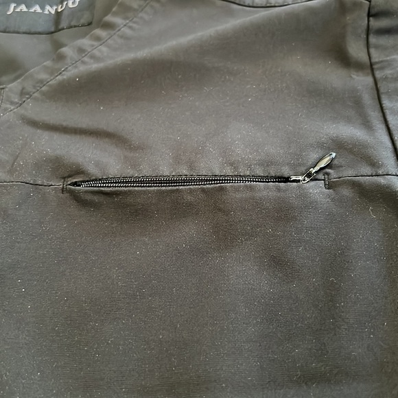 Jaanuu scrub top size medium - Picture 2 of 6